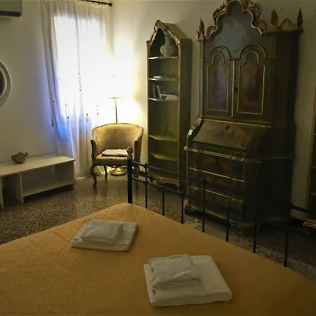 Appartamento Ruga Giuffa Veneza Exterior foto